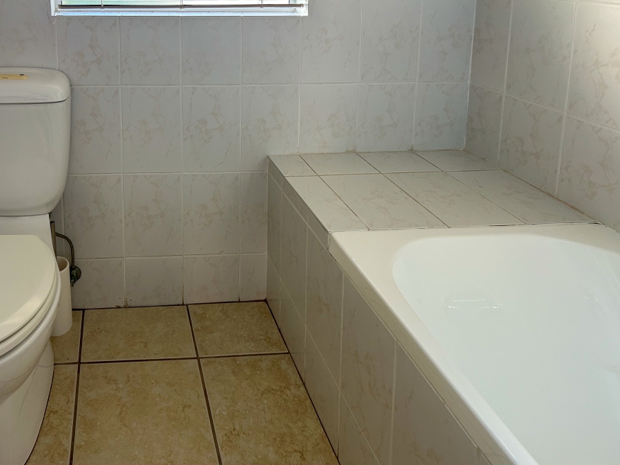 5 Bedroom Property for Sale in Heuwelkruin Western Cape